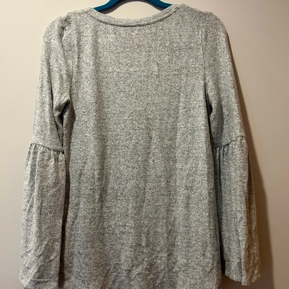 Simply Vera Wang Sweater Women's Size Small Gray Pearl Embellished Bell Sleeve‎